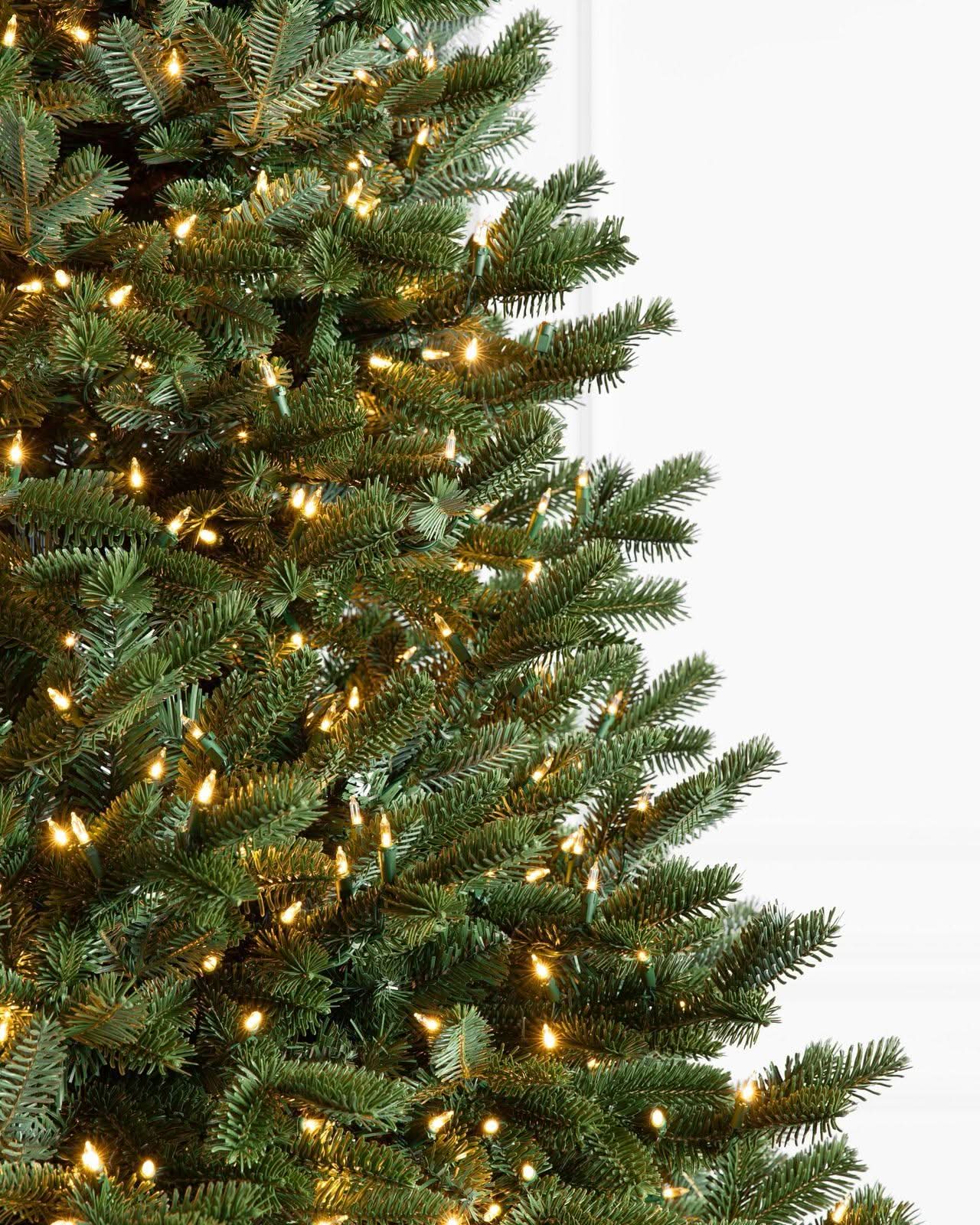 Árvore de Natal Verde Premium com Galhos Articulados, Suporte Metálico que gira e com Rodinhas e Micro LEDs Embutidos