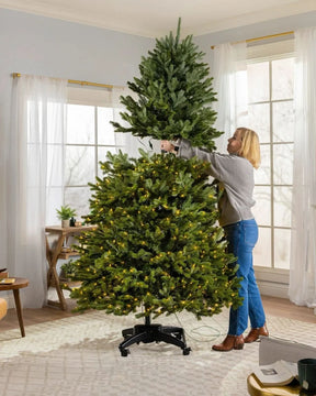 Árvore de Natal Verde Premium com Galhos Articulados, Suporte Metálico que gira e com Rodinhas e Micro LEDs Embutidos